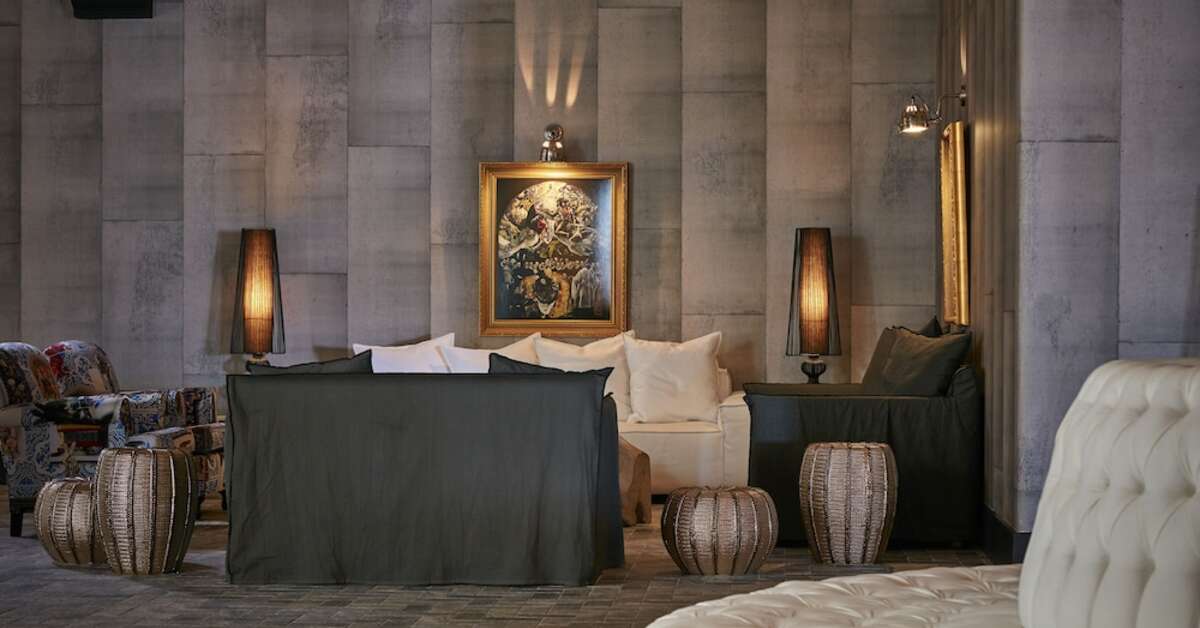Een foto van het interieur van Myconian Royal Resort