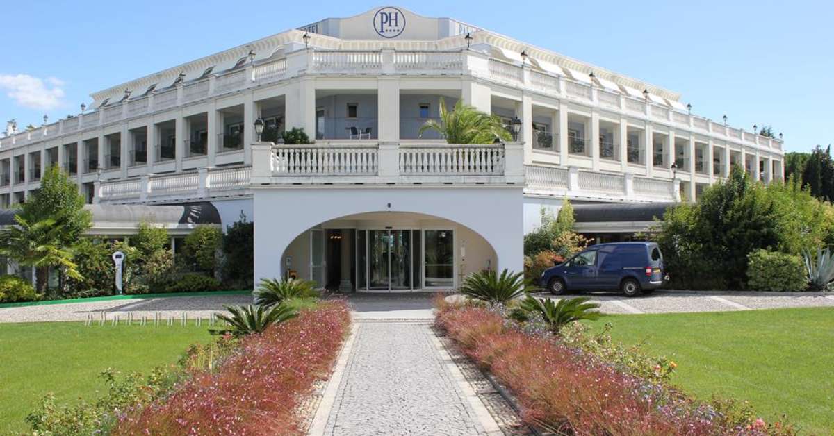 Een foto van de buitenkant van Hotel Palace