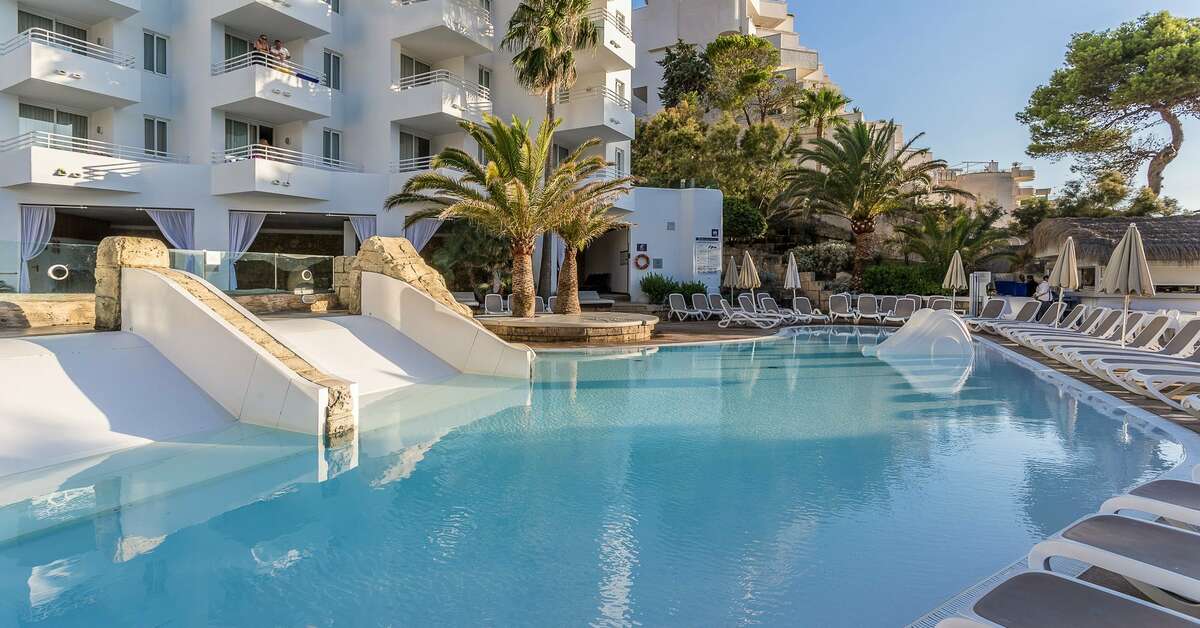 Ein Foto Fergus Style Cala Blanca Suites