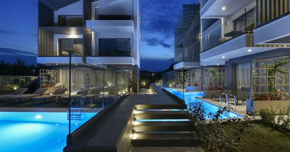 Een foto van het zwembad bij Serenity Suites
