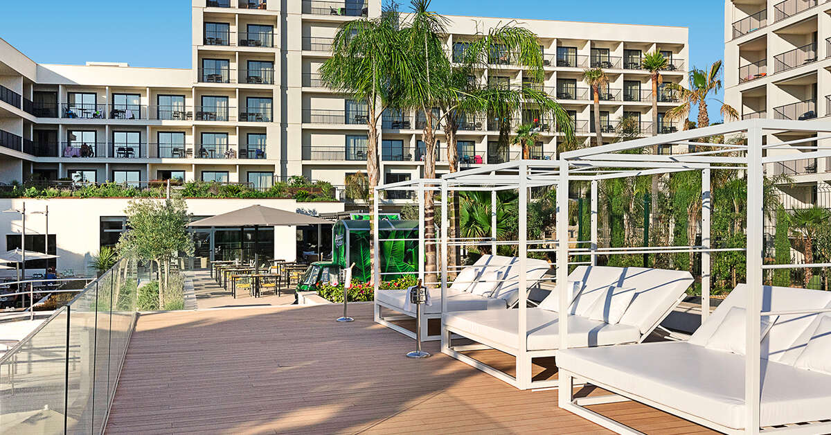 Een foto van de buitenkant van Paradiso Garden Hotel