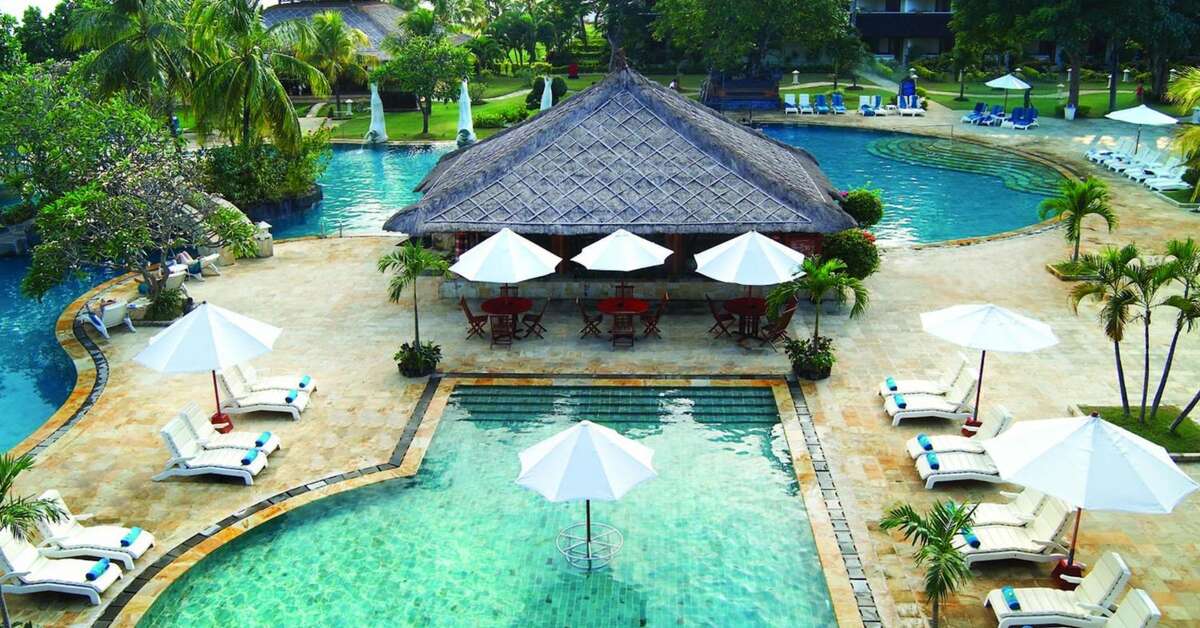 Een foto van het zwembad bij Discovery Kartika Plaza Hotel