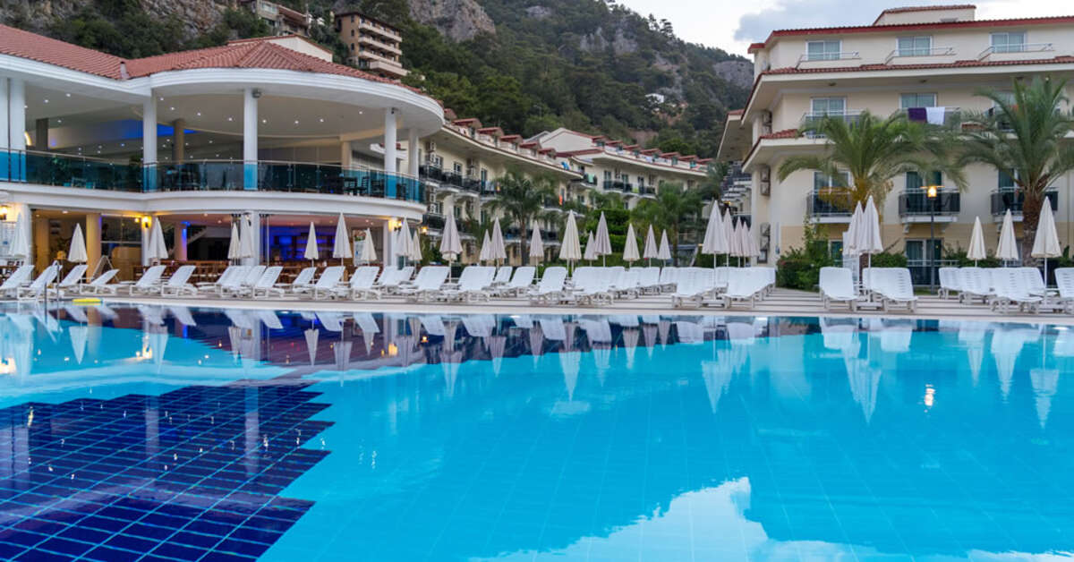 Een foto van het zwembad bij Montebello Resort