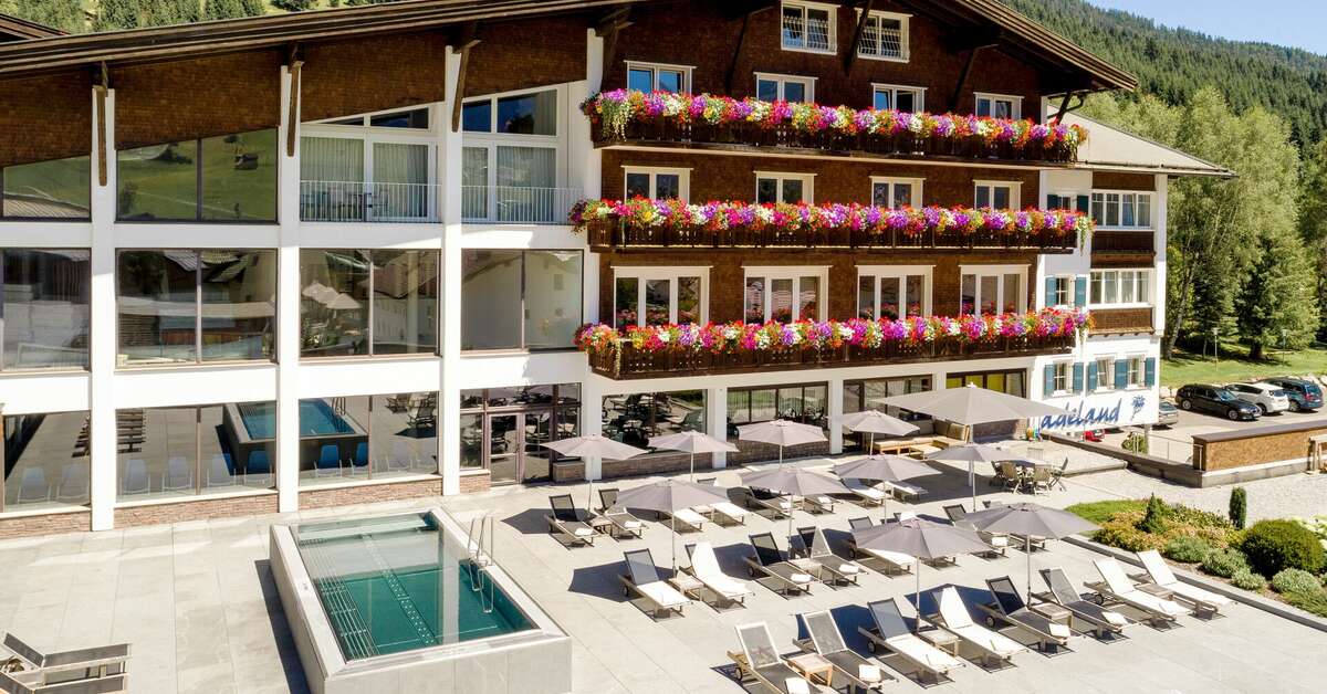 Een foto van de buitenkant van Hotel Edelweiss