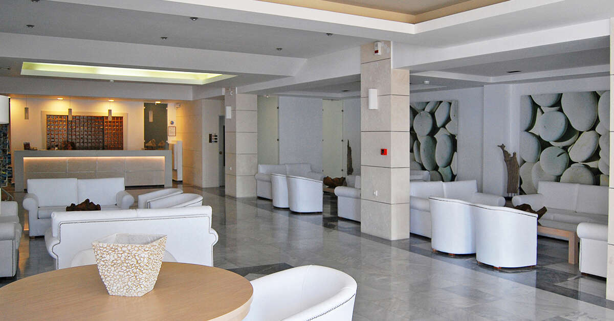 Ein Foto vom Innenbereich im Semiramis Village Hotel