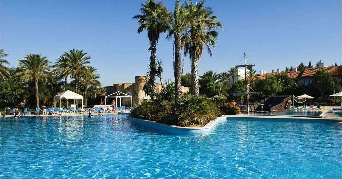 Een foto van het zwembad bij PortAventura Hotel El Paso