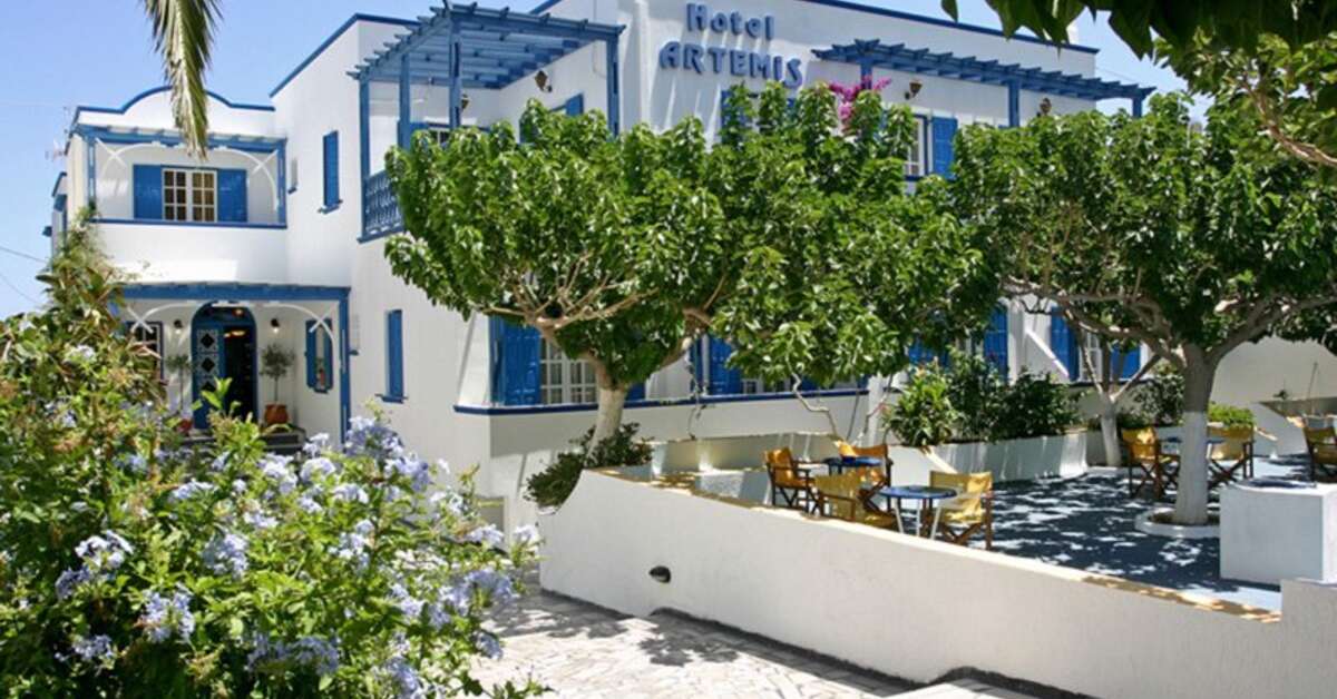 Een foto van de buitenkant van Hotel Artemis Kamari