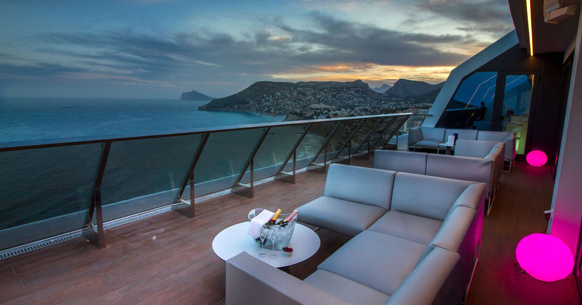 Een foto van het terras bij Estimar Calpe Suitopia 3 &Three