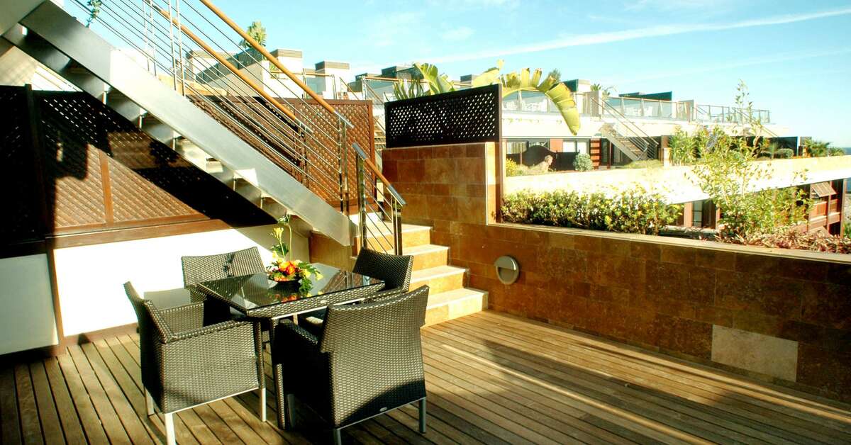 Een foto van het terras bij Gran Hotel Guadalpin Banus