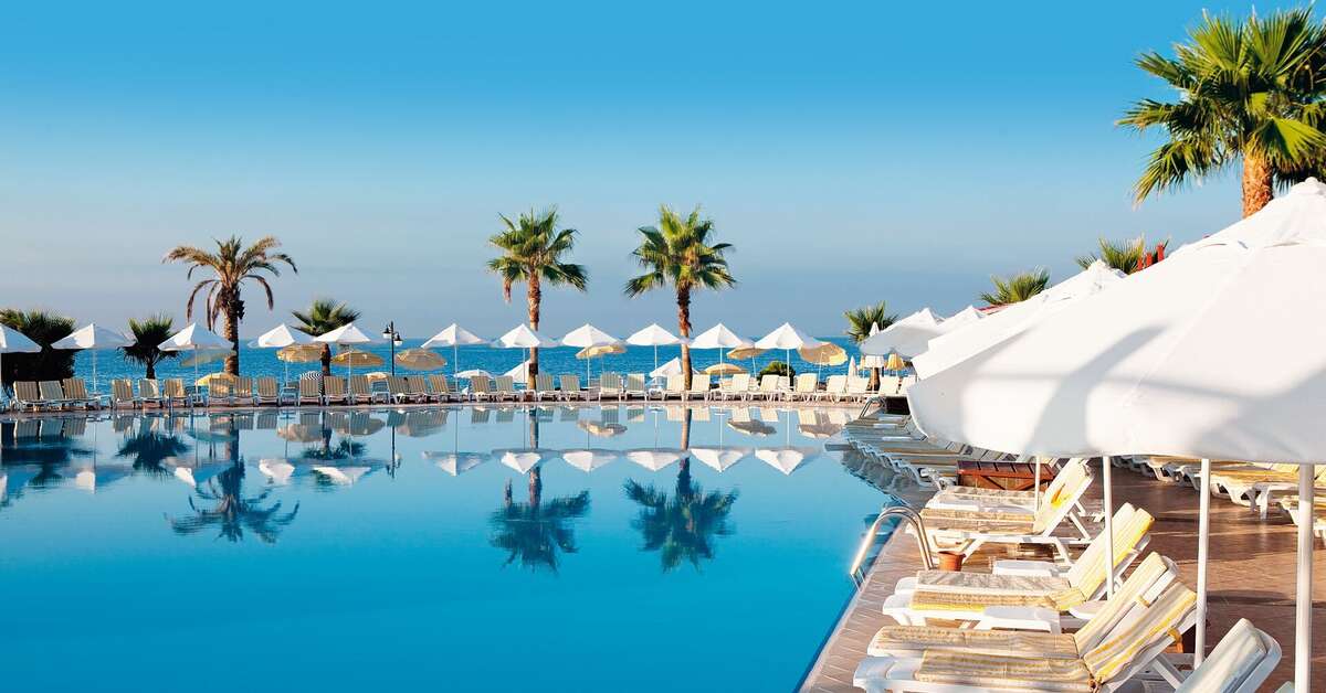 Een foto van het zwembad bij Oz Hotels Incekum Beach Resort