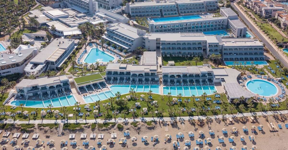 Een foto van het zwembad bij Lyttos Beach