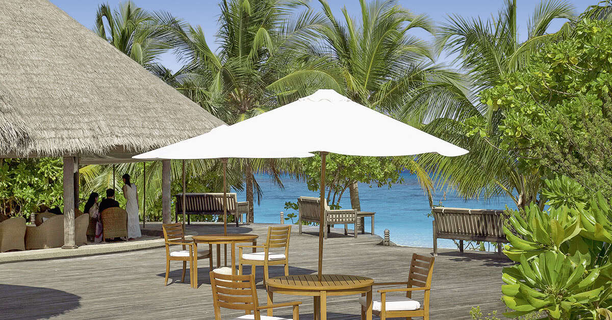Een foto van het terras bij Coco Palm Dhuni Kolhu