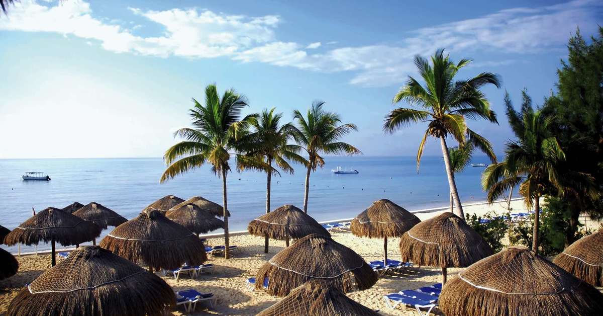 Een foto van het strand bij Ocean Maya Royale