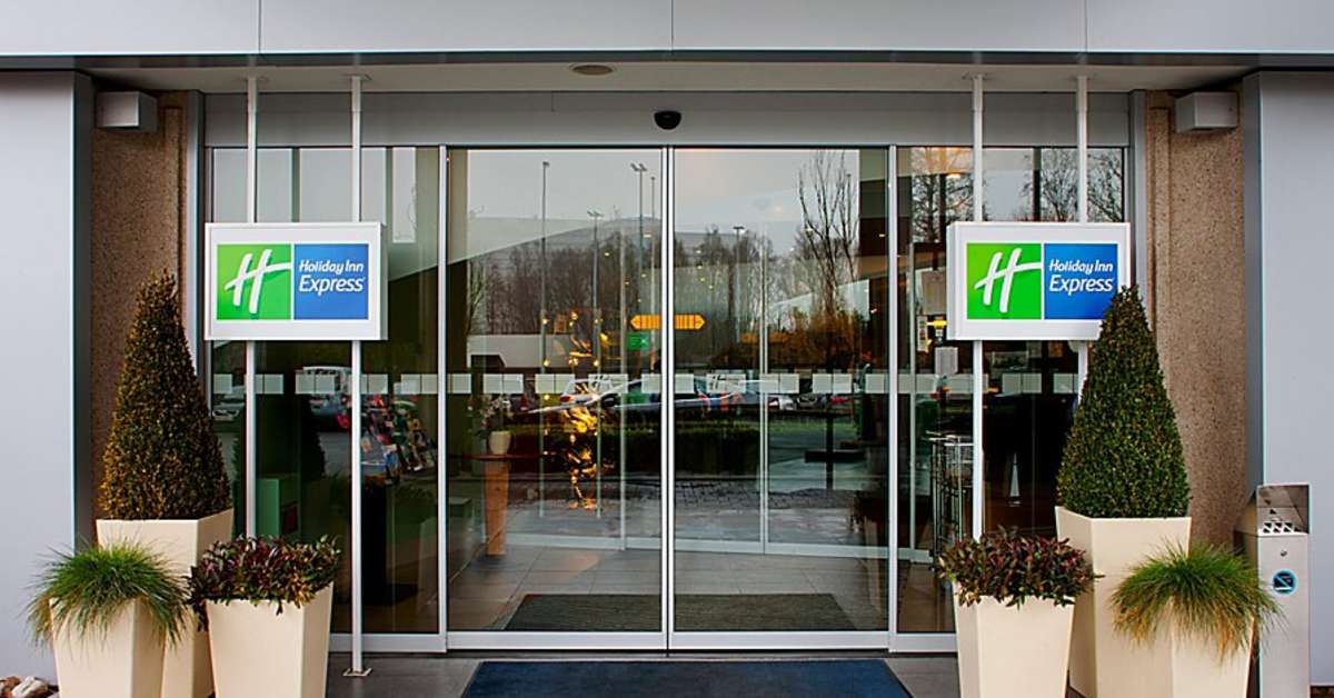 Een foto van de buitenkant van Holiday Inn Express Gent