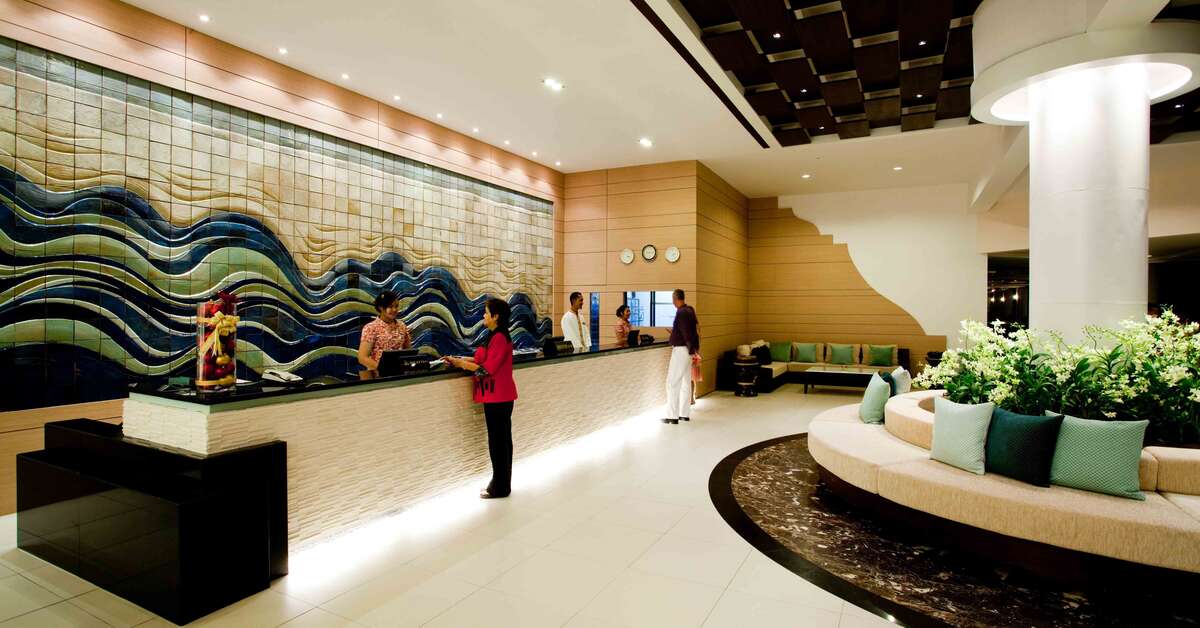 Een foto van het interieur van The Cha-Am Methavalai Hotel