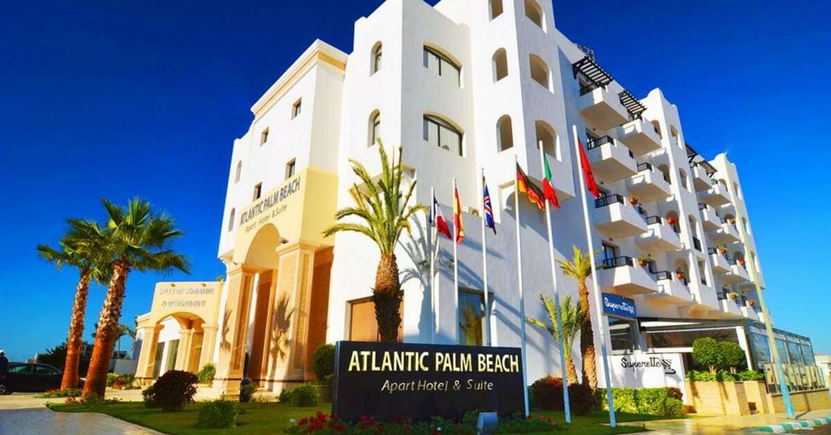 Een foto van de buitenkant van Atlantic Palm Beach Suites Aparthotel