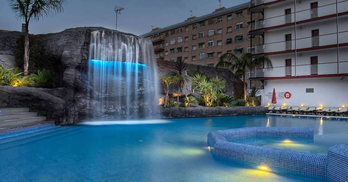 Een foto van de buitenkant van Hotel Papi