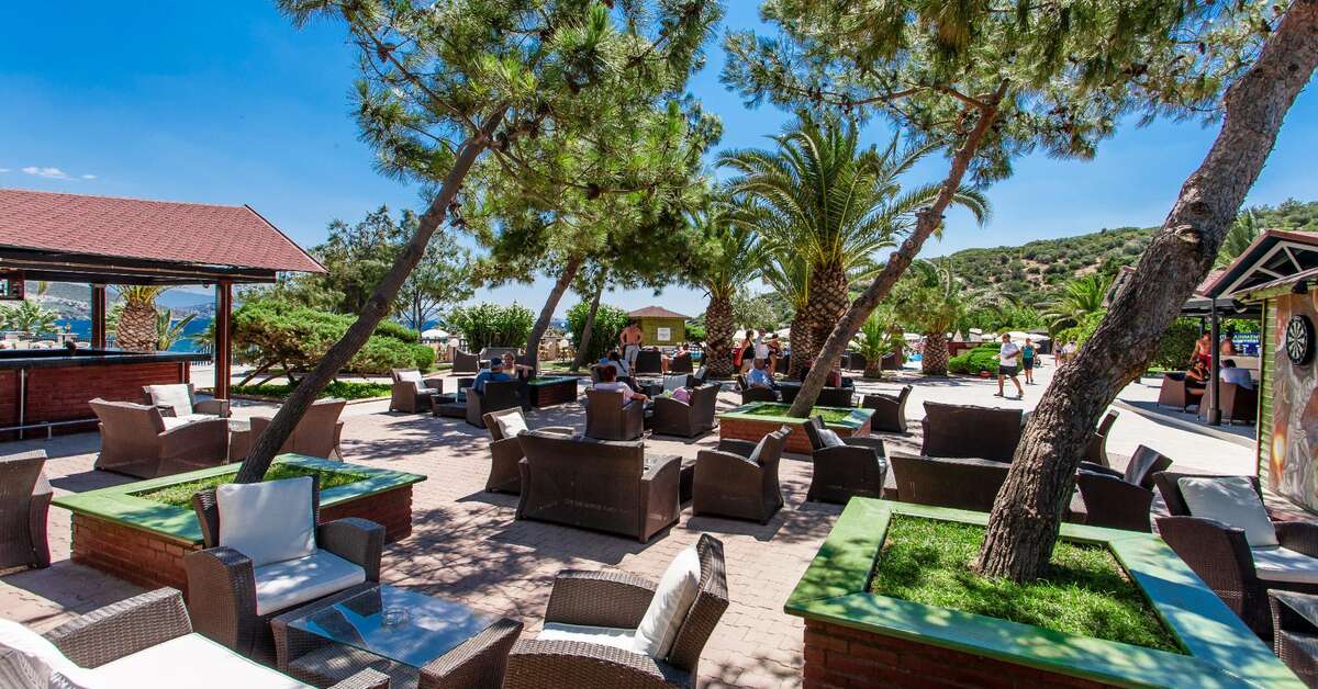 Ein Foto von der Terrasse im Tusan Beach Resort