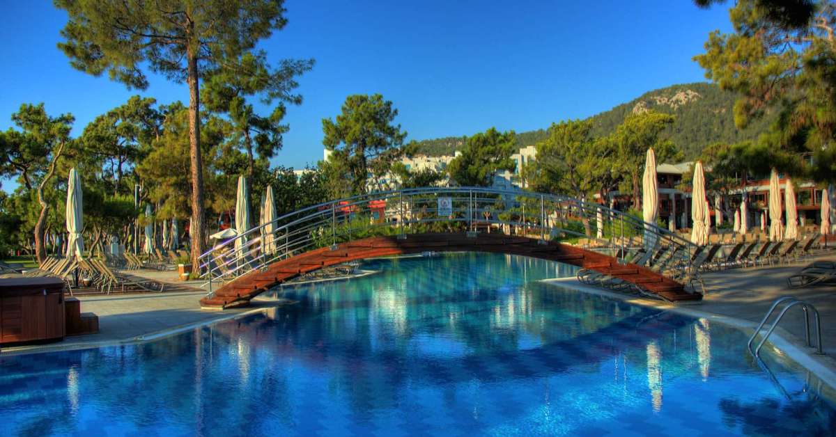 Een foto van het zwembad bij Rixos Sungate