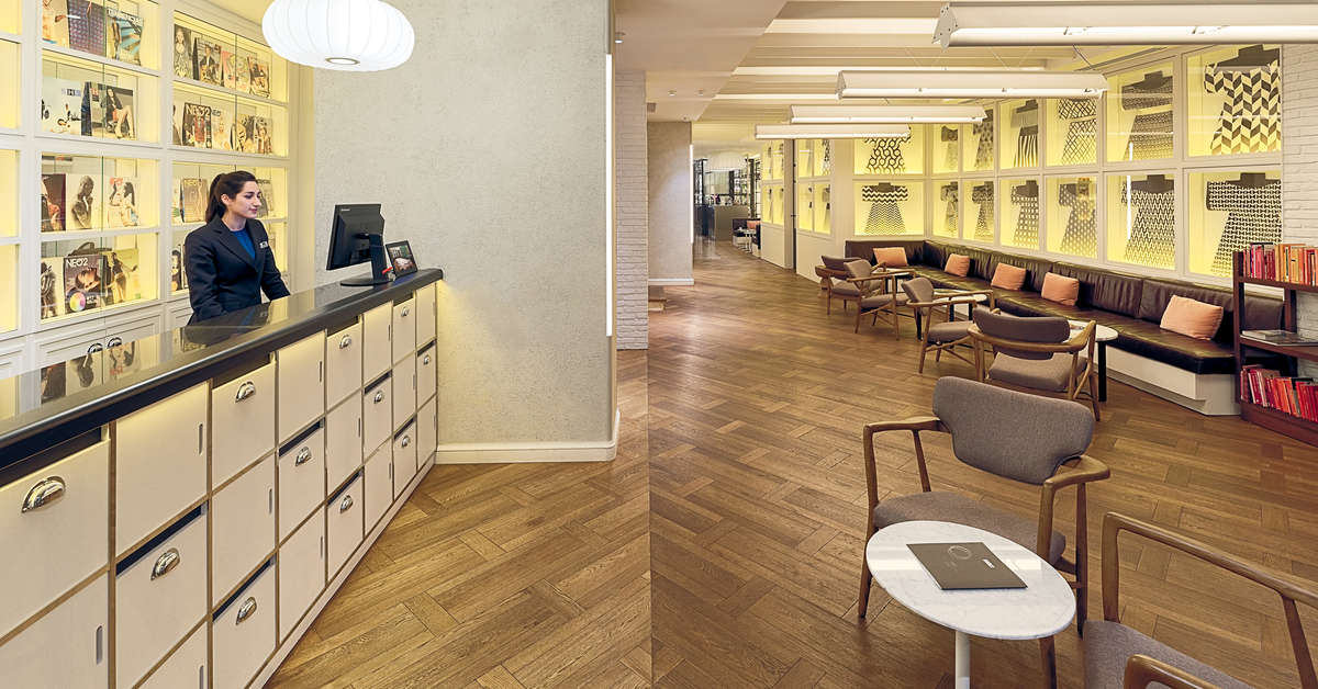 Een foto van het interieur van H10 Universitat