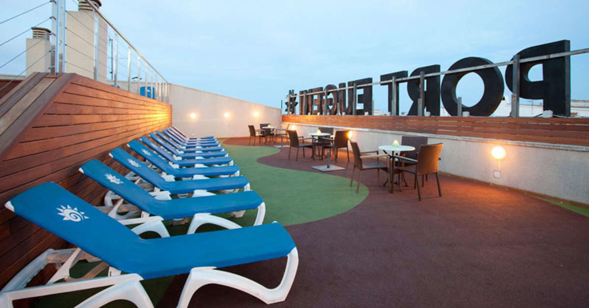 Een foto van het terras bij Hotel Port Eugeni
