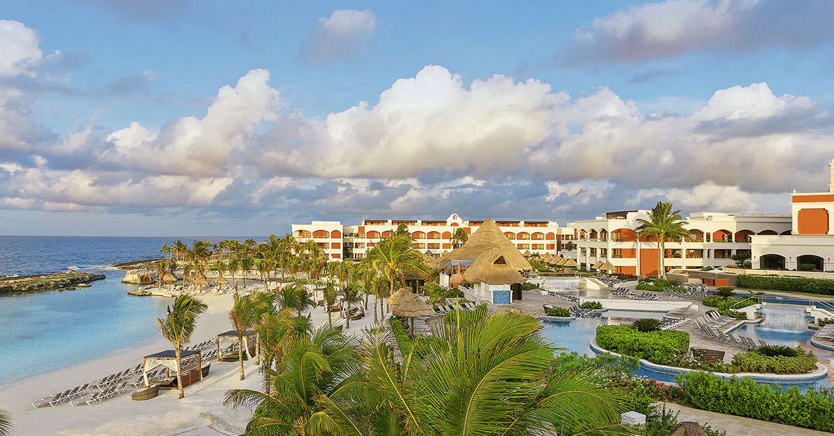 Een foto van het zwembad bij Hard Rock Hotel Riviera Maya