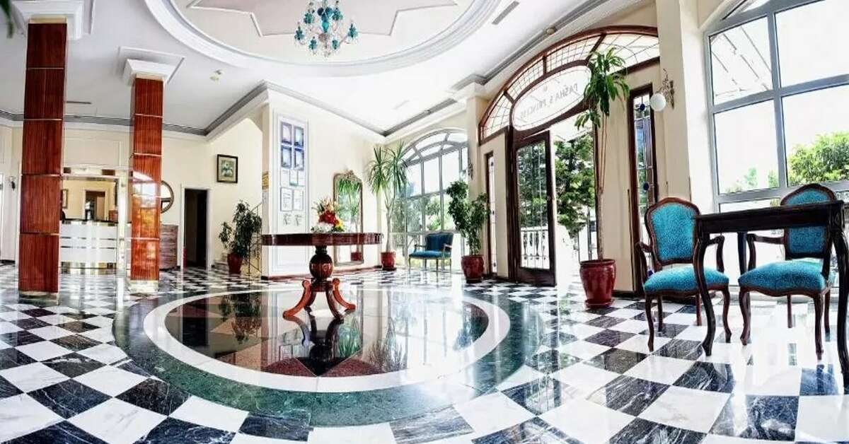 Een foto van het interieur van Pasha's Princess