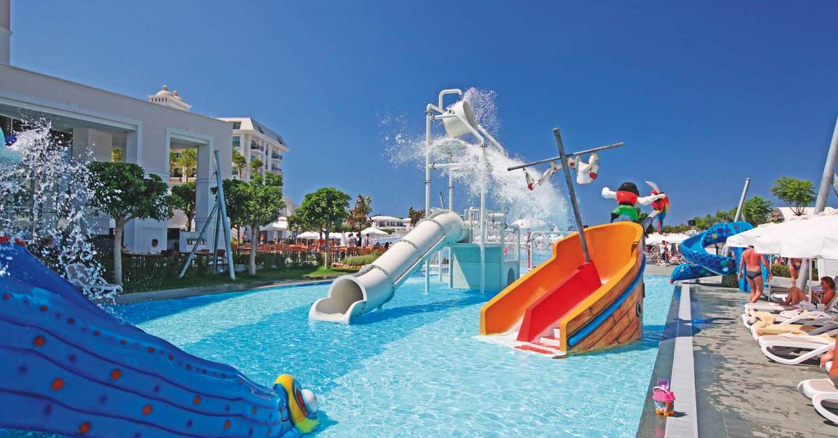 Een foto van het zwembad bij Titanic Deluxe Golf Belek