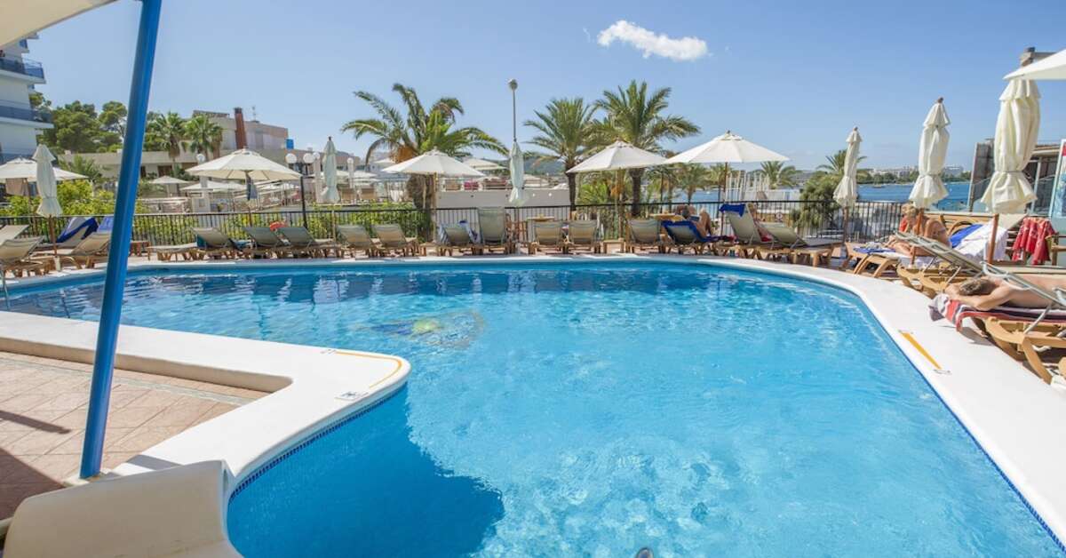 Een foto van het zwembad bij Hotel Osiris Ibiza