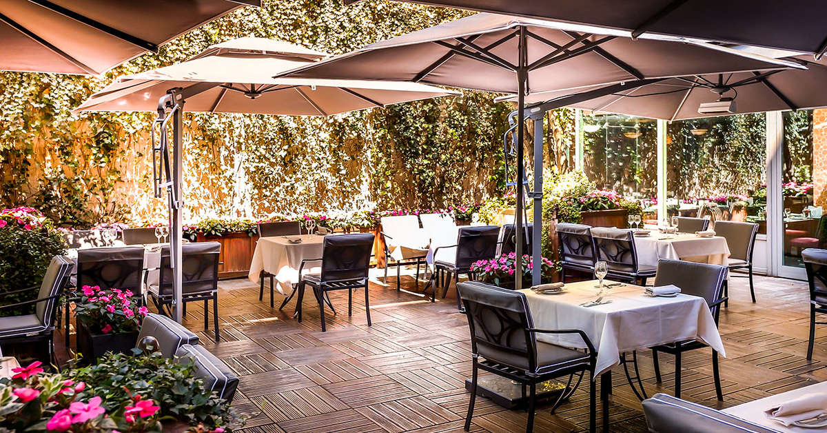 Een foto van het terras bij The Bastille Patio