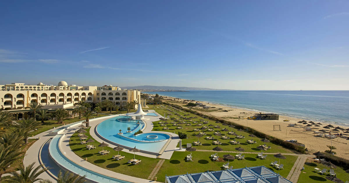 Een foto van het zwembad bij Iberostar Averroes