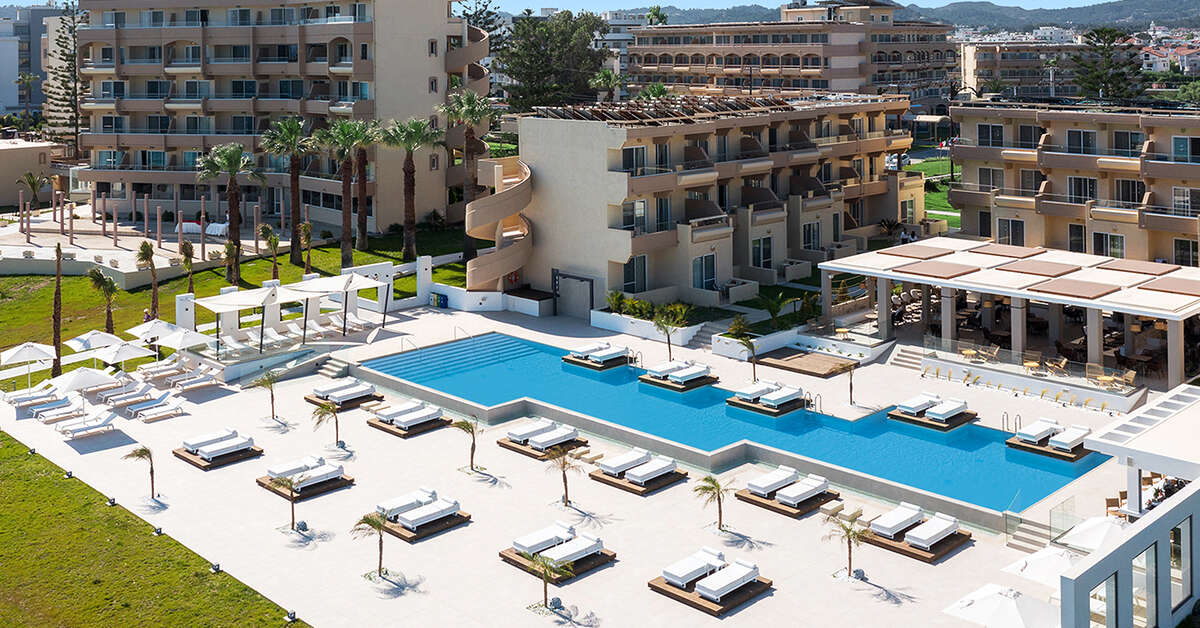 Een foto van het zwembad bij Sun Beach Resort