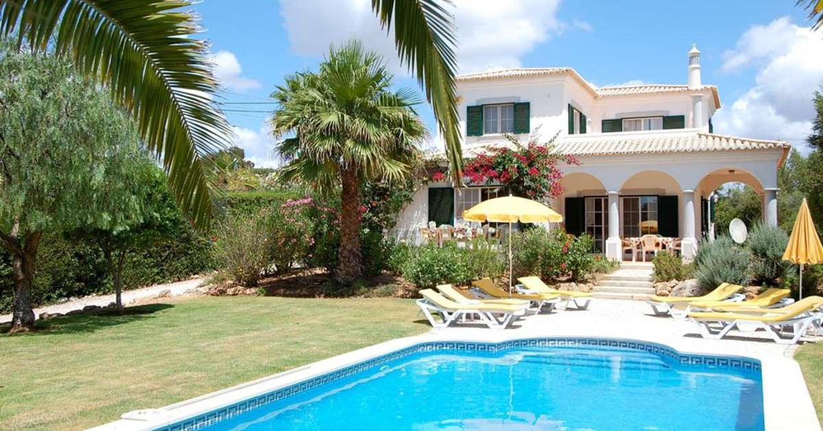 Een foto van het zwembad bij Villas Carvoeiro Club