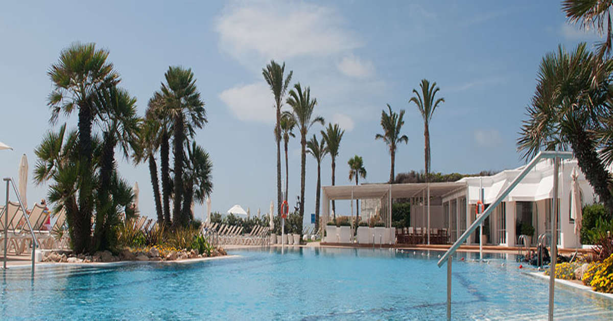 Een foto van het zwembad bij AluaSun Mediterraneo