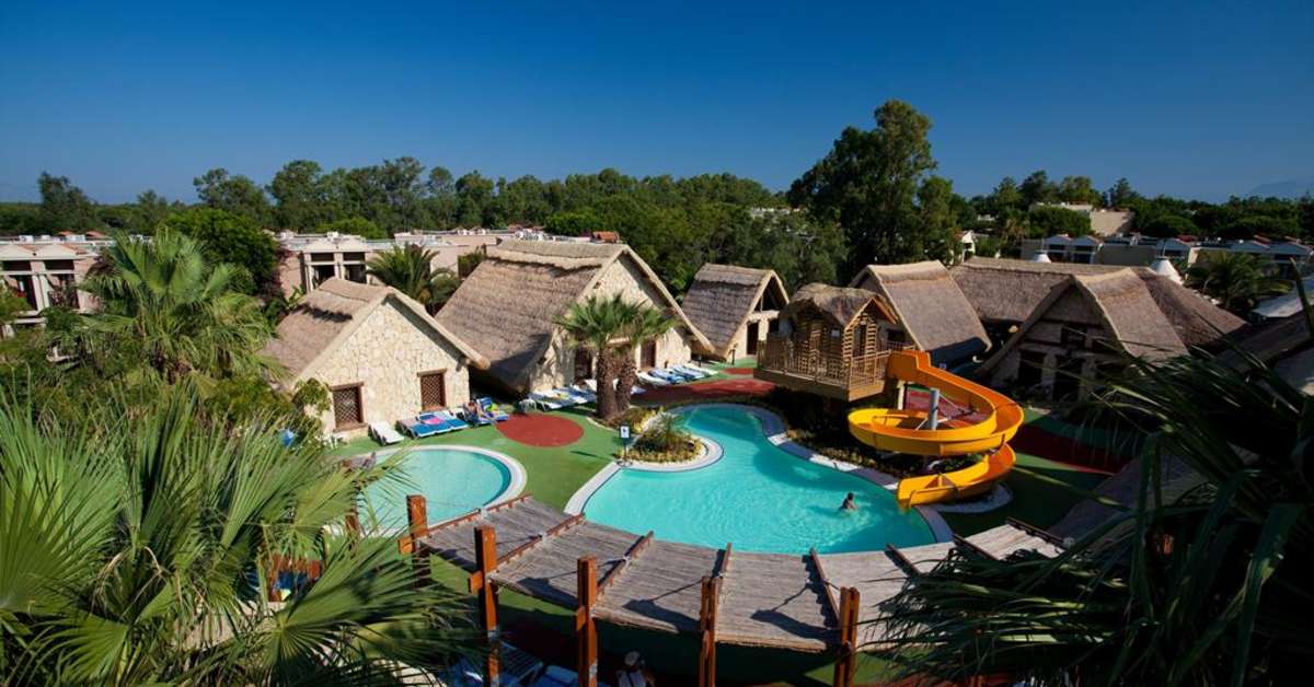 Een foto van het zwembad bij TUI Magic Life Belek