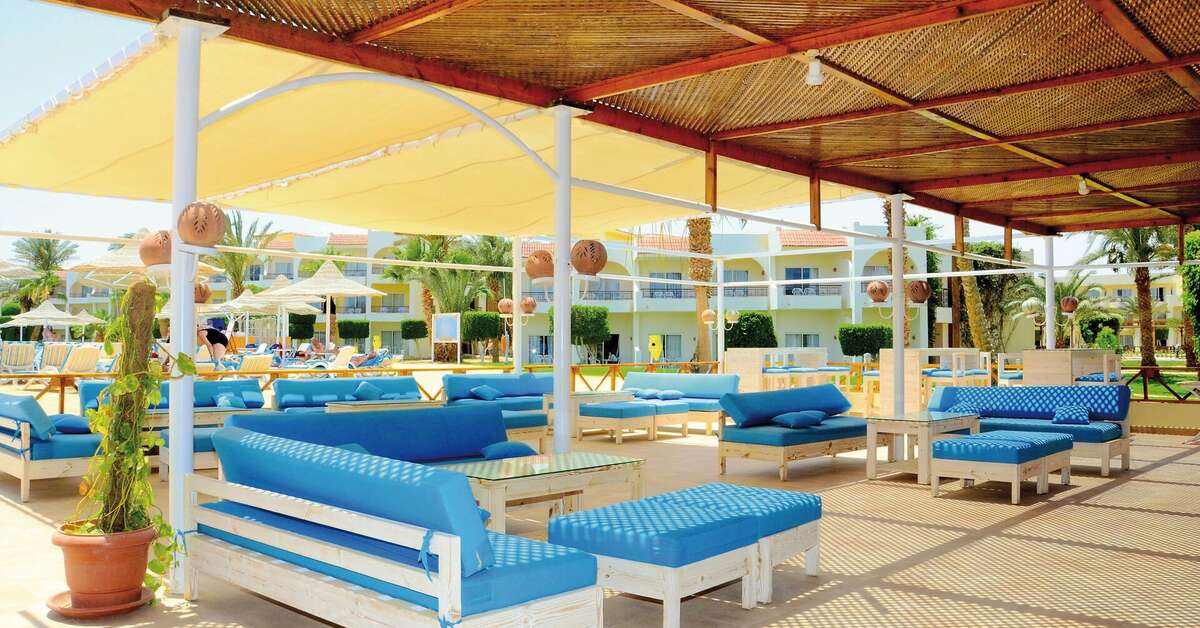 Een foto van het terras bij Jaz Palmariva Beach Resort