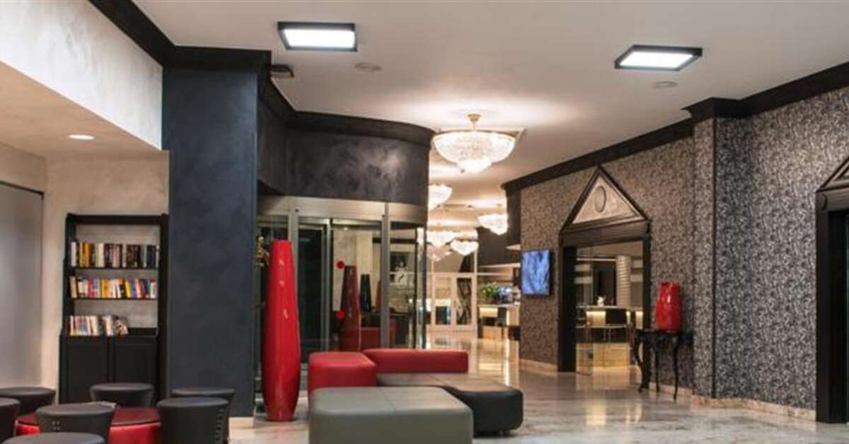 Een foto van het interieur van Salles Hotel Malaga Centro
