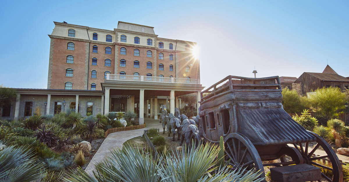 Ein Foto von der Außenansicht des PortAventura Hotel Gold River