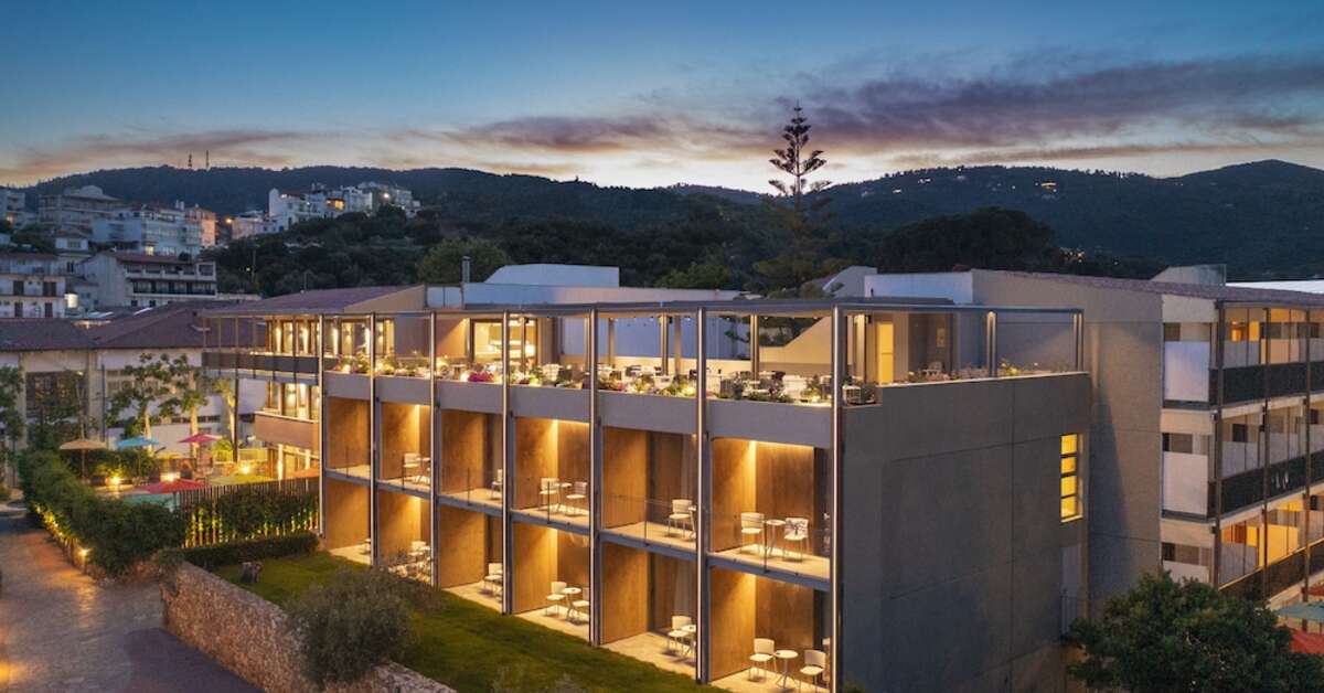 Een foto van de buitenkant van Hotel Alkyon