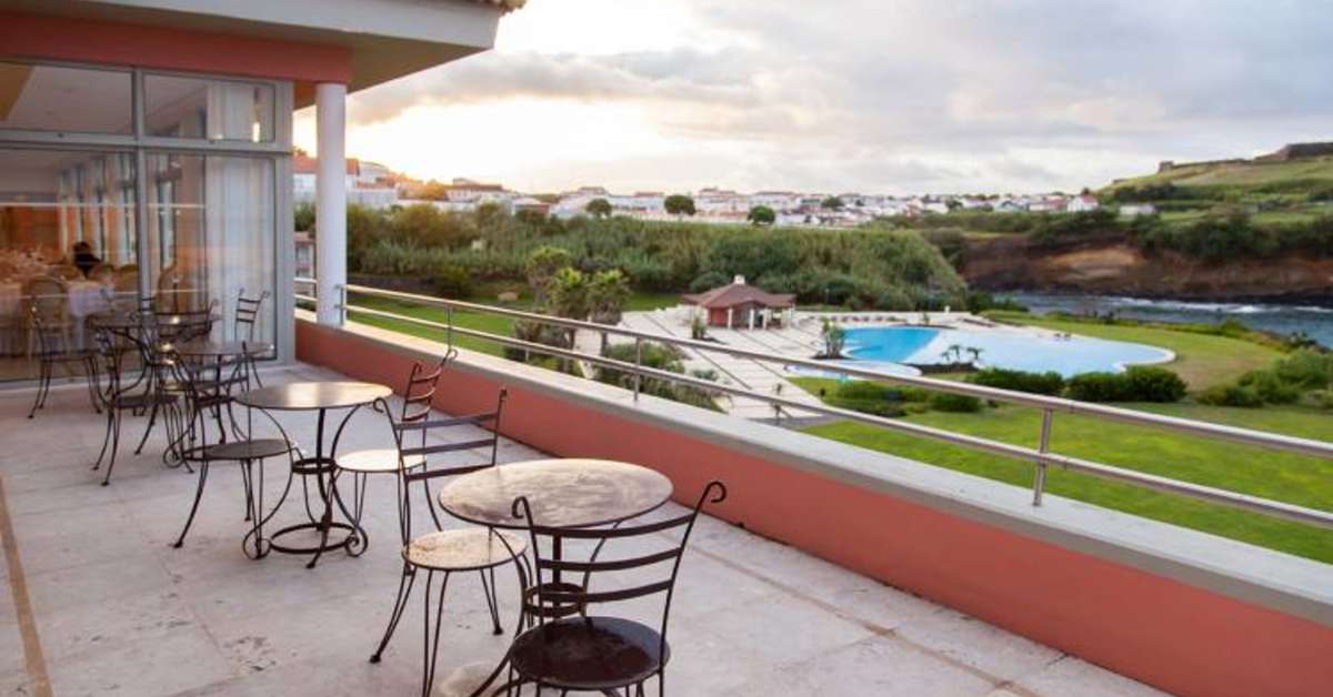 Een foto van het zwembad bij Terceira Mar Hotel