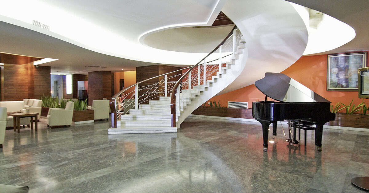 Een foto van het interieur van Preluna Hotel & Spa