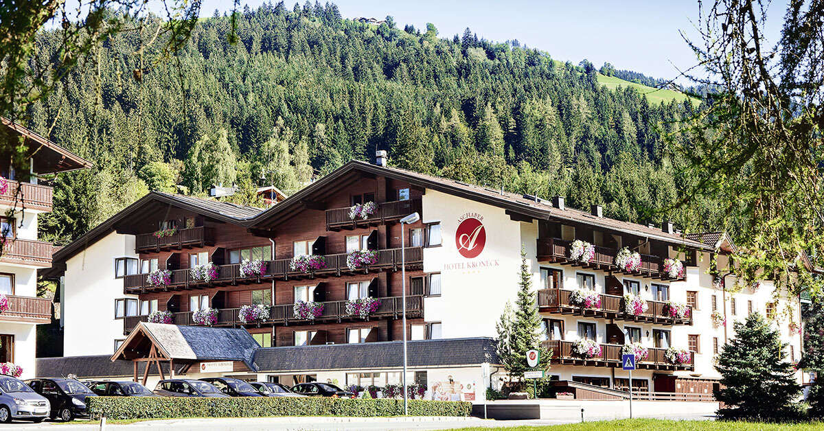 Een foto van de buitenkant van Hotel Kroneck Aschaber