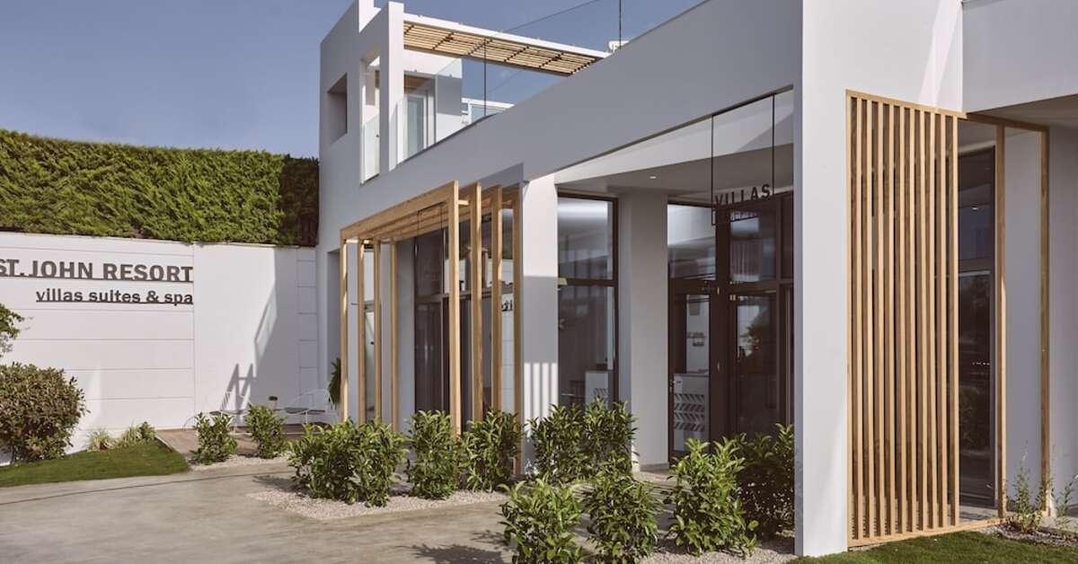 Een foto van de buitenkant van St. John Resort Villas & Suites