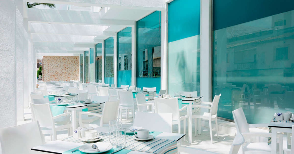 Een foto van het terras bij MarSenses Puerto De Pollensa