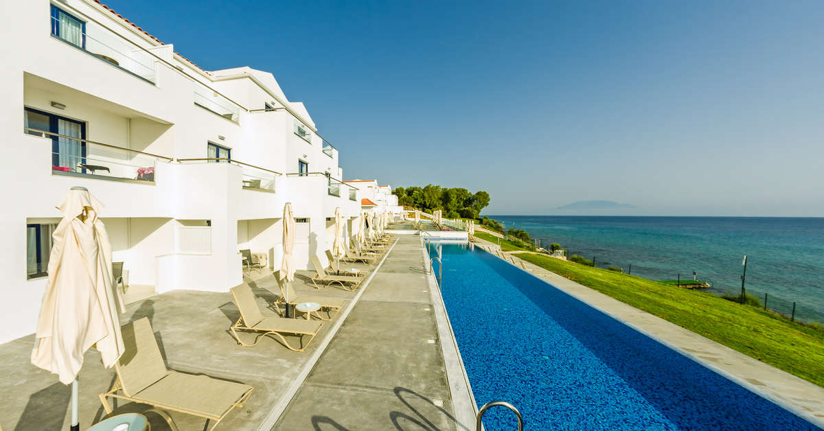 Een foto van het zwembad bij AluaSoul Zakynthos