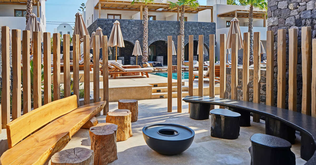 Een foto van het terras bij Raddison Blu Zaffron Resort