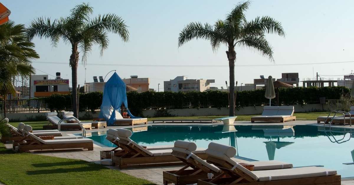 Een foto van het zwembad bij Socrates Hotel Malia Beach