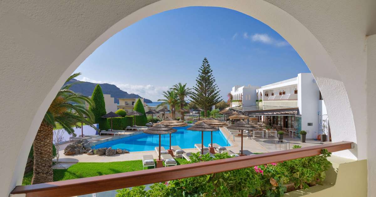 Een foto van het zwembad bij Alianthos Garden Hotel