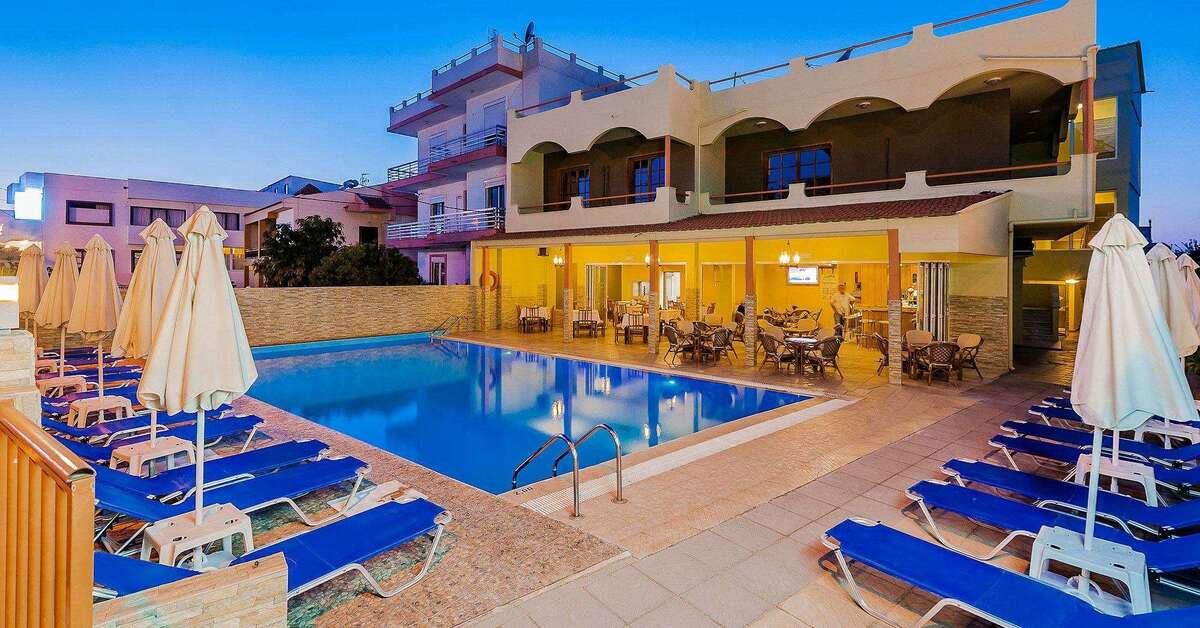 Ein Foto vom Pool im Esmeralda Hotel