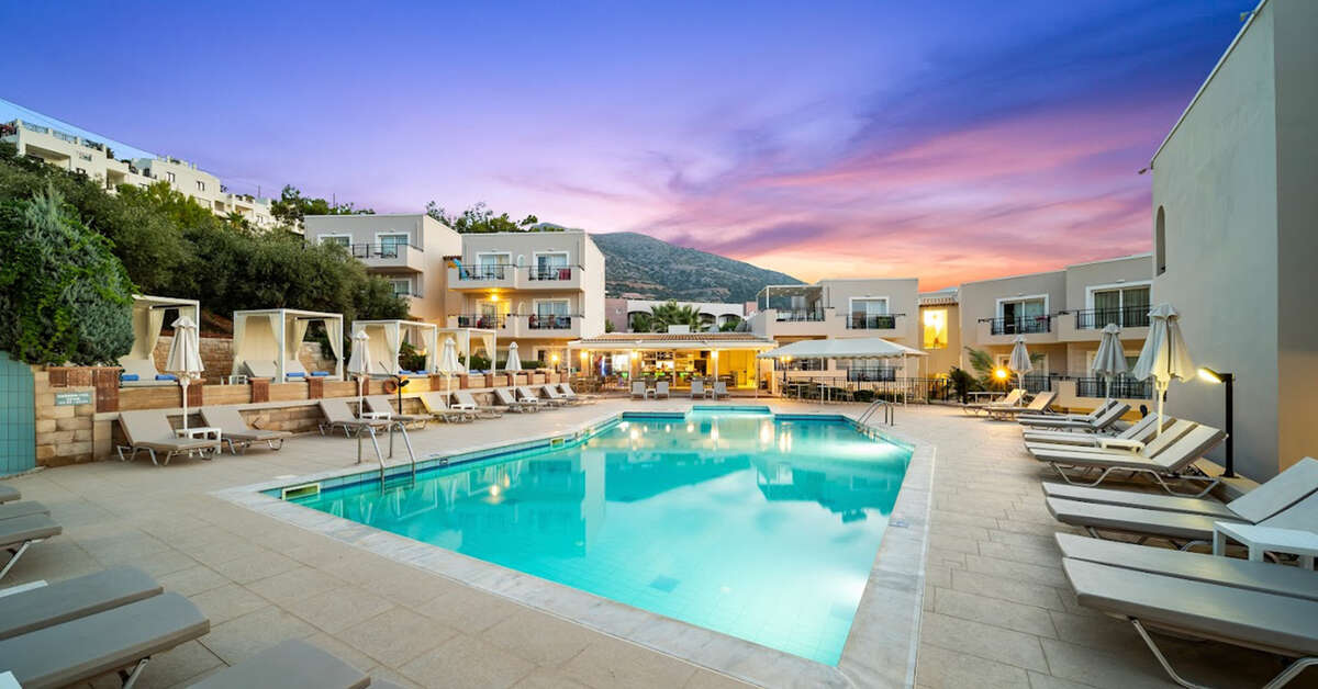 Ein Foto vom Pool im Rainbow Apartments